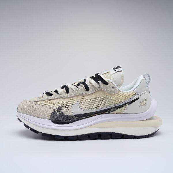 Nike Vaporwaffle sacai Off-white