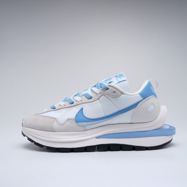 Nike Vaporwaffle sacai White Light blue