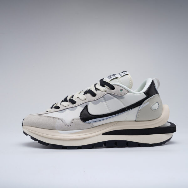 Nike Vaporwaffle sacai White-black